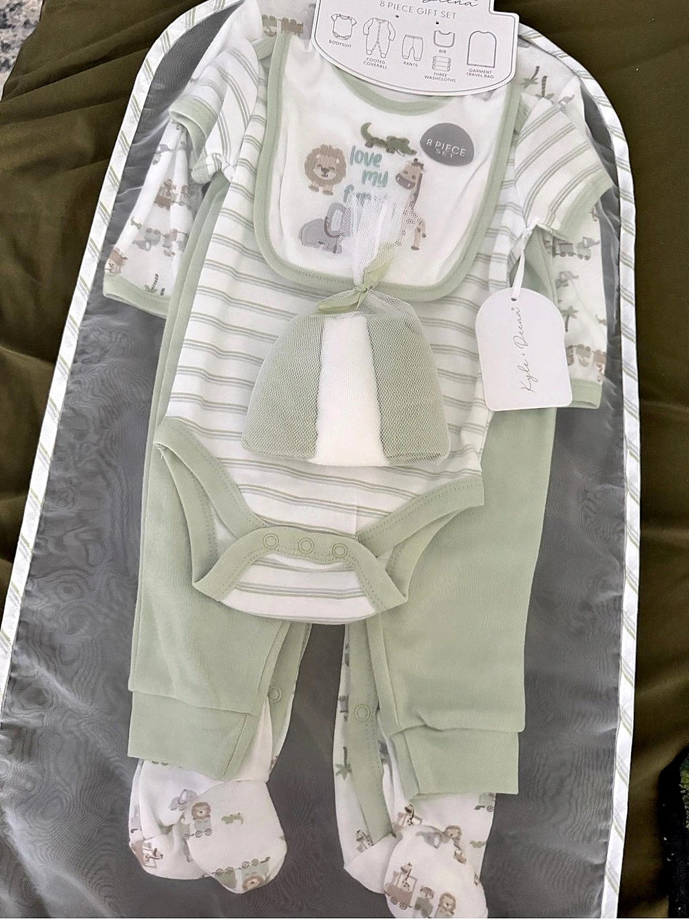 Kyle & Deena 8-Piece Safari Gift Set Green & White 6-9M